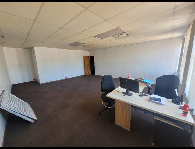 950M² WAREHOUSE TO LET IN KILLARNEY GARDENS